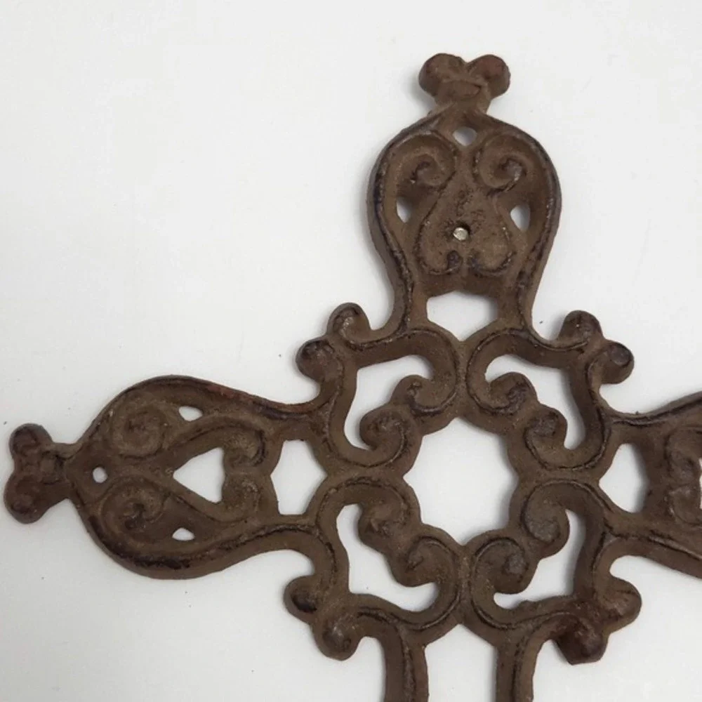 Cast Iron Brown Rusted Metal Scalloped Hearts Christian Cross Rustic Wall Art‎
